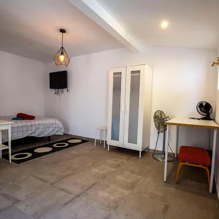 Open And Large 1 Bed Διαμέρισμα